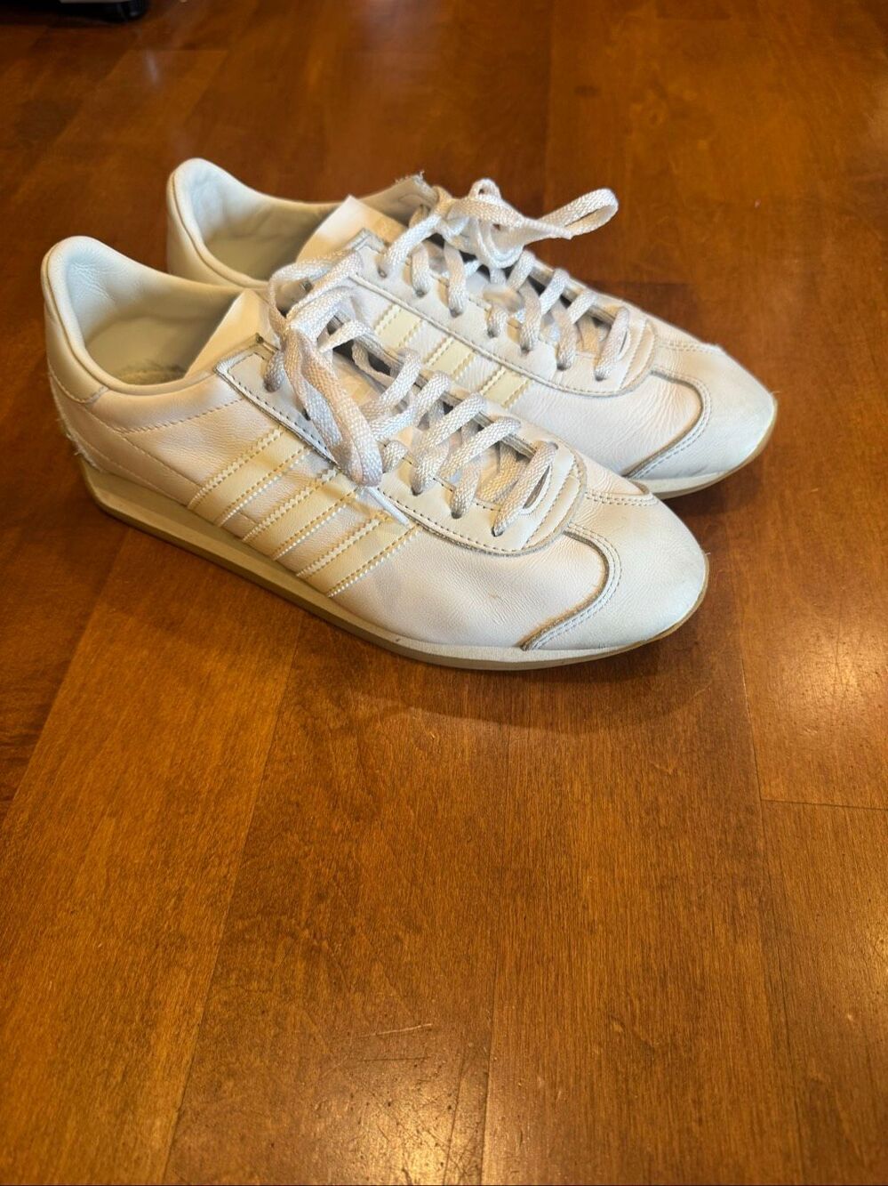 Adidas Women’s Size 8 White Leather La Marque Aux 3 Bandes Low Profile Sneakers